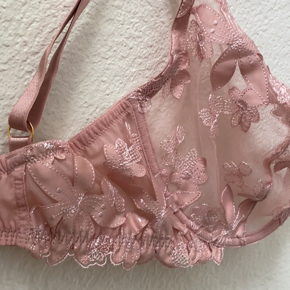 Victoria’s Secret Unlined Floral Embroider… - Picture 8 of 8